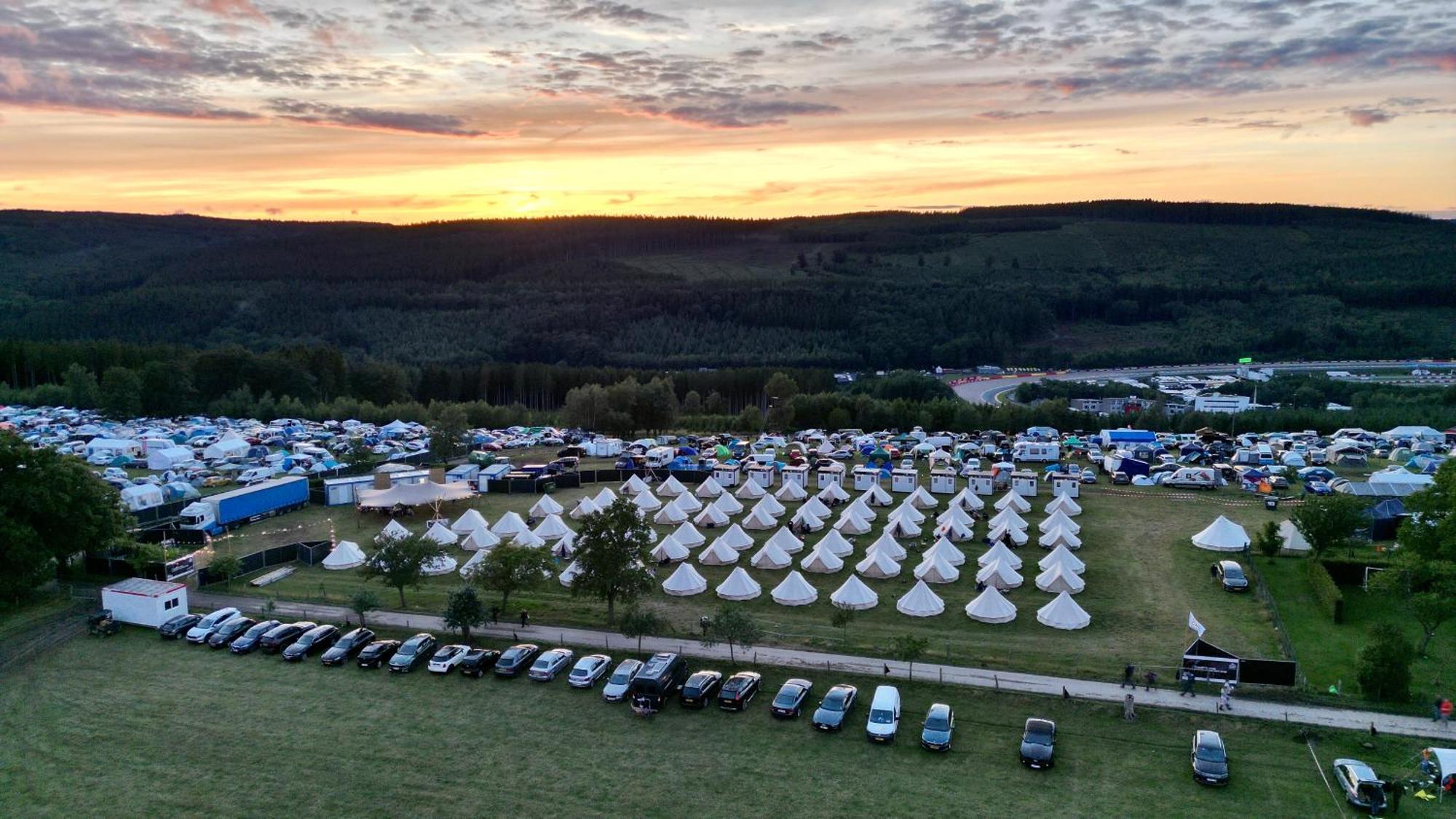 Grandprixcamp Closest To The Track Including Track View Stavelot Buitenkant foto